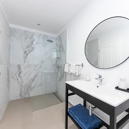 Holiday home Escape On - House